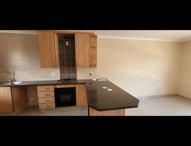 2 BEDROOM TOWNHOUSE FOR SALE IN FLORENTIA